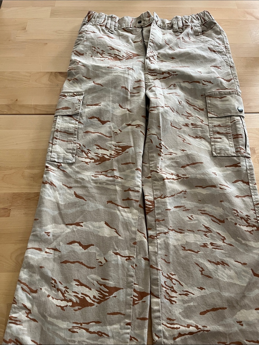 Juniors Arizona jeans, camo cargo pants